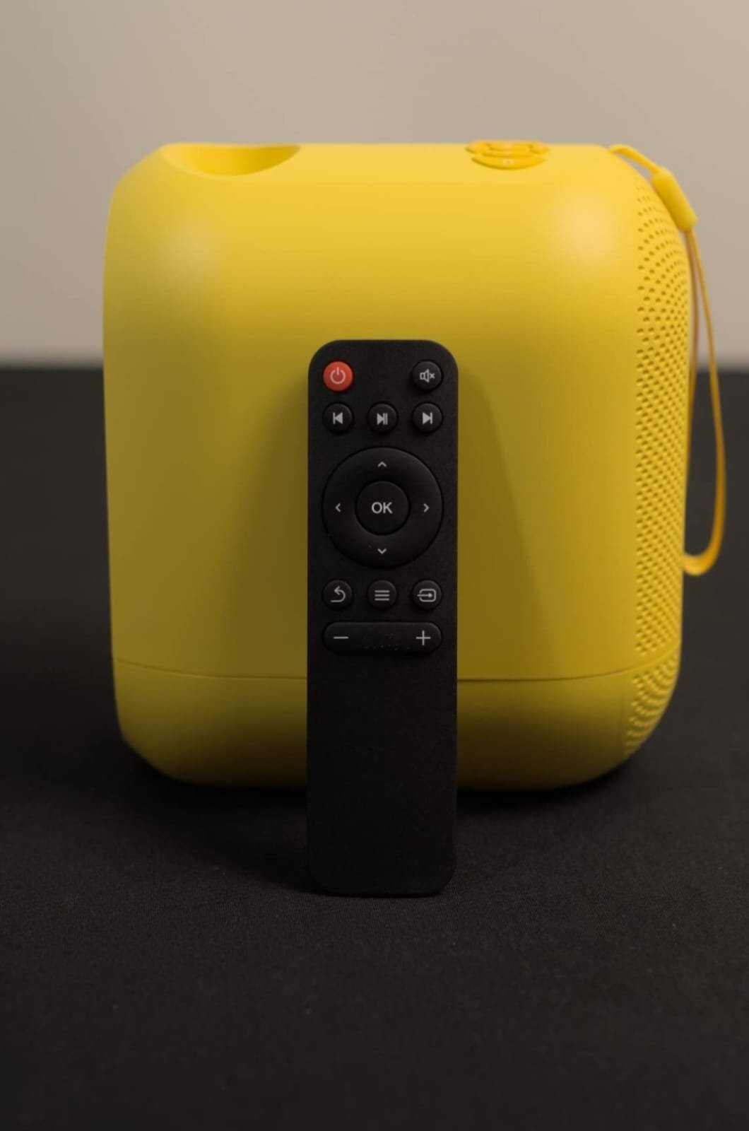 ETOE D1 EVO (A1212) Projector, Android 9.0, 5G WiFi & Bluetooth, Keystone Correction, Amazon Germany Import